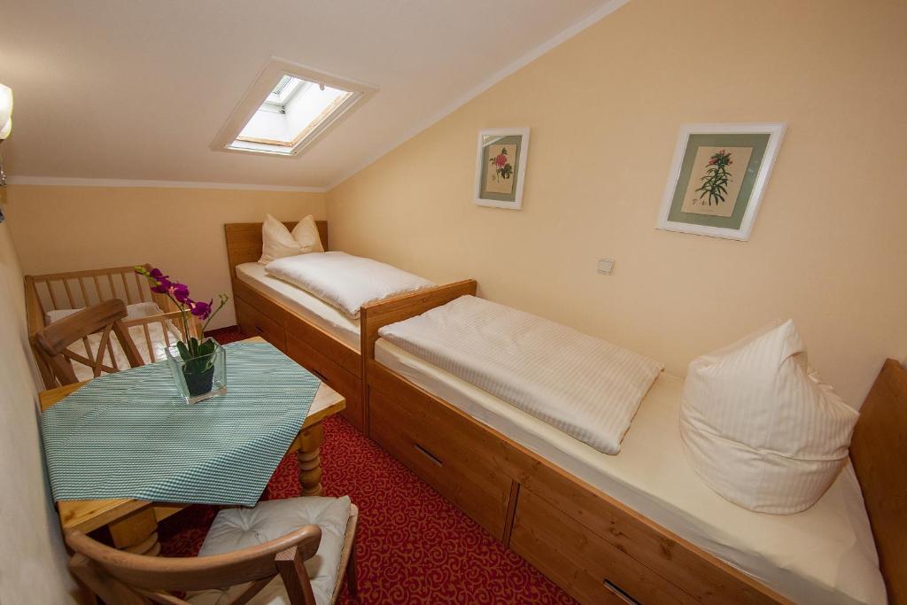 Gaestehaus Laerchenhang Mittenwald Chambre photo
